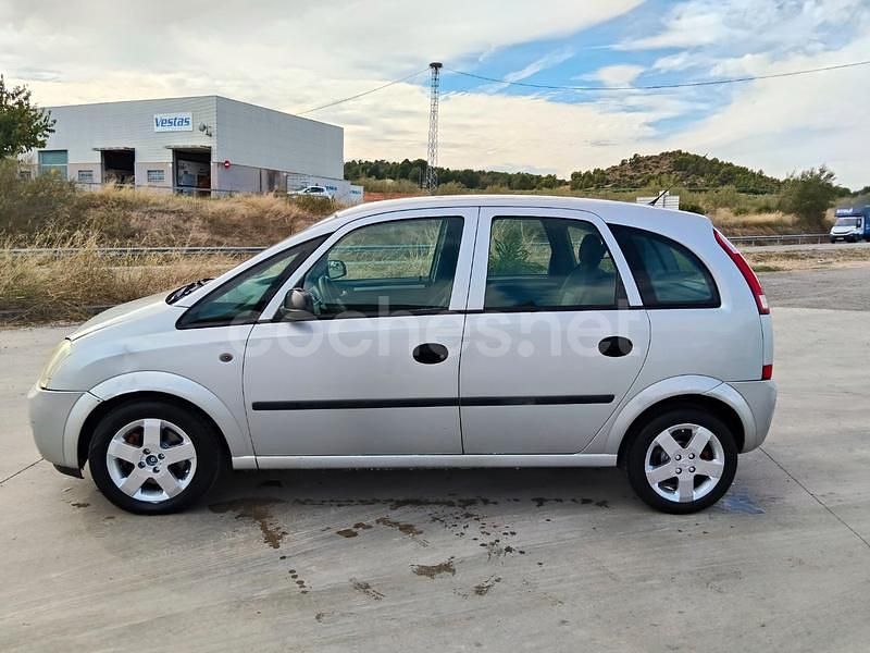 Gris / plata Usado 2003 Opel Meriva Cosmo Monovolumen | 2390 € (Precio justo) - Imagen 1/4