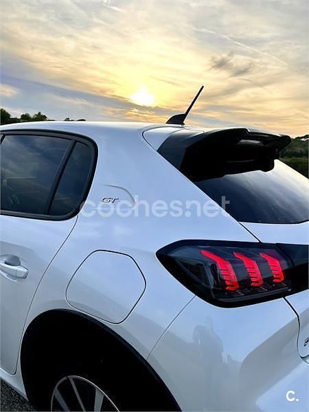 Usado Peugeot 208 GT 130 CV (95 kW) 2021 Blanco Utilitario