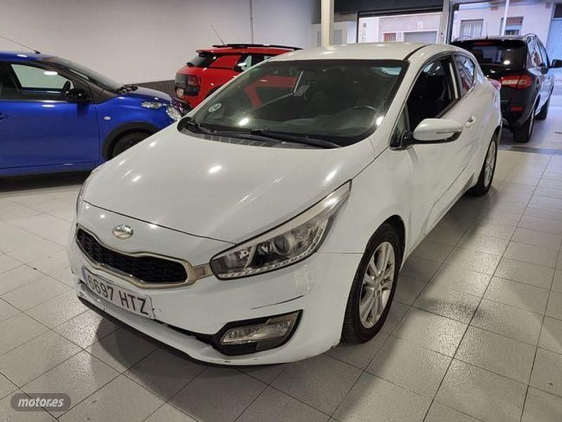 Blanco Usado 2013 Kia Ceed GT Berlina | 7950 € (Precio justo) - Imagen 1/4