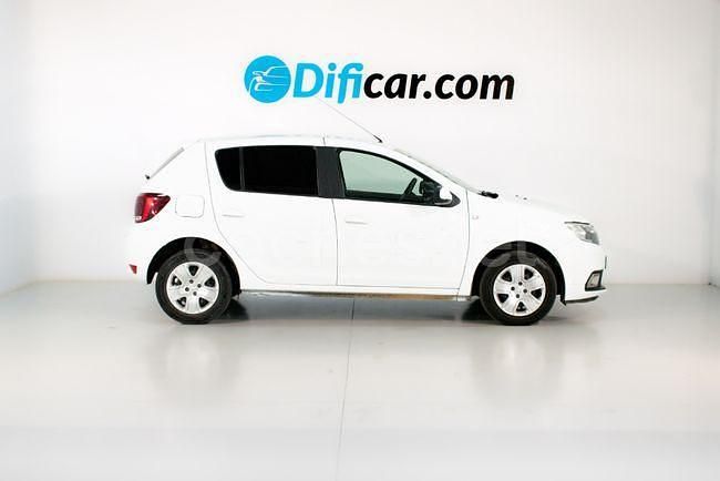 Usado Dacia Sandero Lauréate 90 CV (66 kW) 2018 Blanco Berlina
