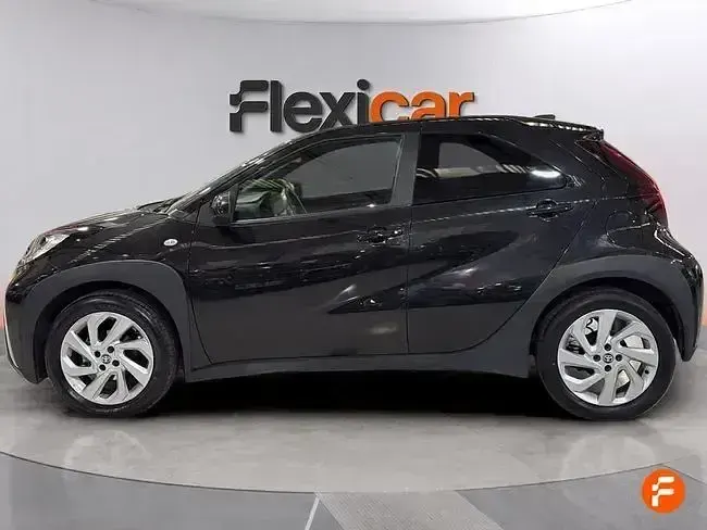 Usado Toyota Aygo 72 CV (52 kW) 2024 Negro