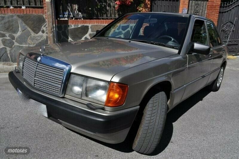 Usado Mercedes 190 125 CV (91 kW) 1990 Beige Berlina