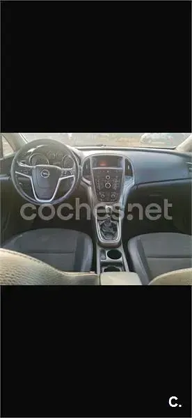 Usado Opel Astra Cosmo 140 CV (102 kW) 2012 Gris / plata Berlina
