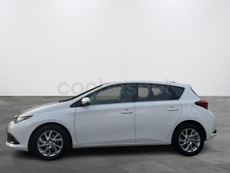 Usado Toyota Auris 116 CV (85 kW) 2016 Blanco Berlina