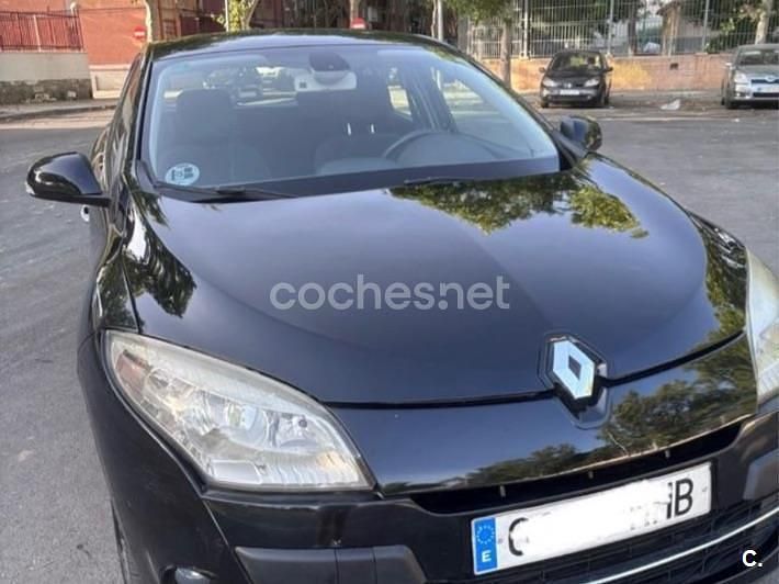 Usado Renault Mégane Dynamique 110 CV (80 kW) 2011 Negro Berlina