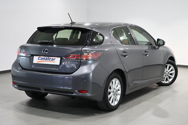 Usado Lexus CT200h 136 CV (100 kW) 2012 Gris Berlina