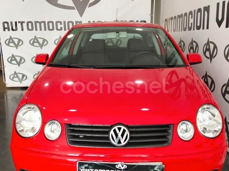 Usado VW Polo Match 64 CV (47 kW) 2004 Rojo Berlina