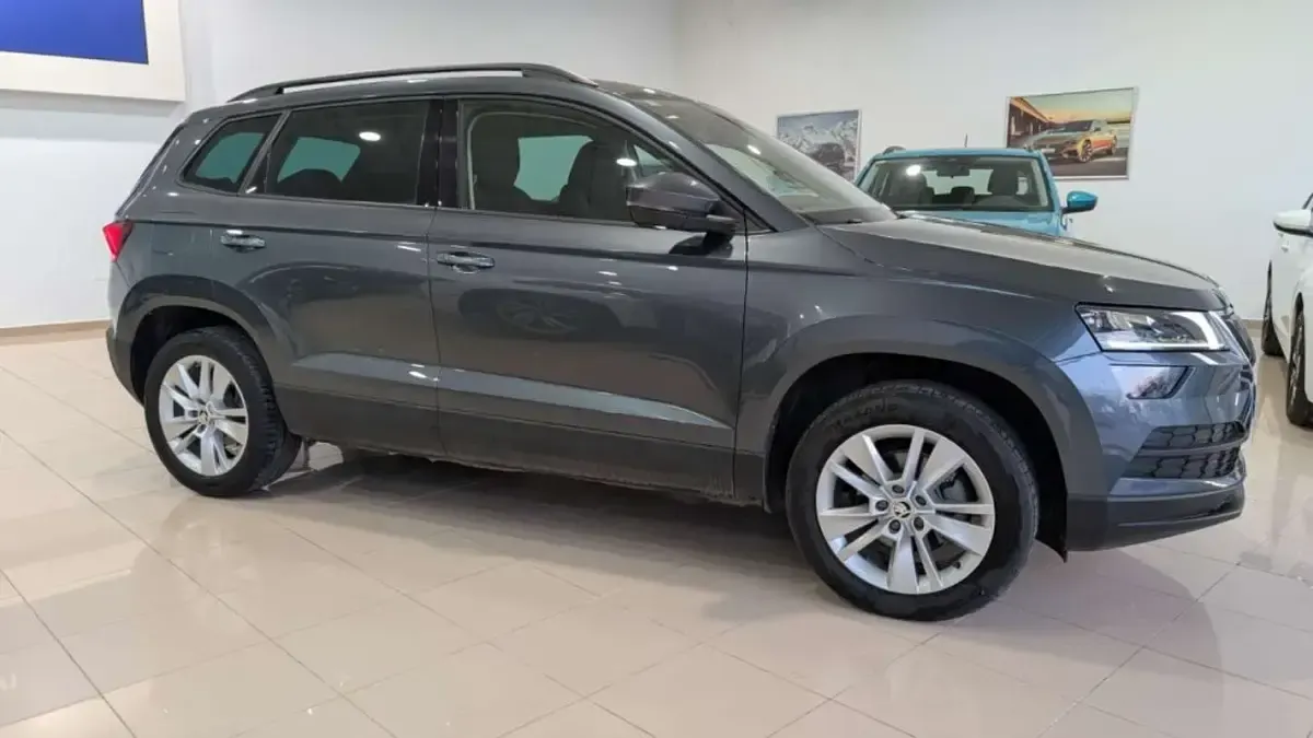 Usado Skoda Karoq Ambition 116 CV (85 kW) 2020 Gris SUV