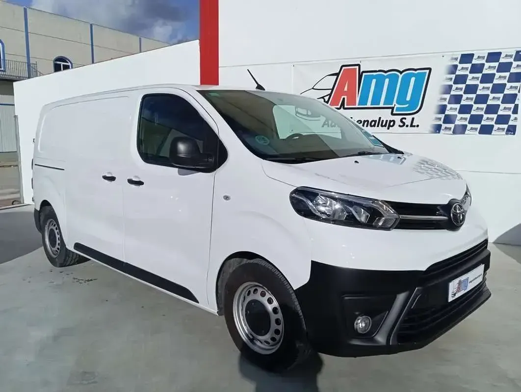 Usado Toyota Proace 102 CV (75 kW) 2021 Blanco Monovolumen