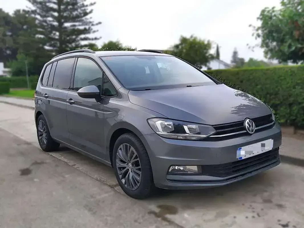 Usado VW Touran Edition 116 CV (85 kW) 2017 Gris Monovolumen