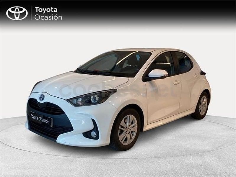 Usado Toyota Yaris Hybrid Active 116 CV (85 kW) 2022 Blanco Berlina