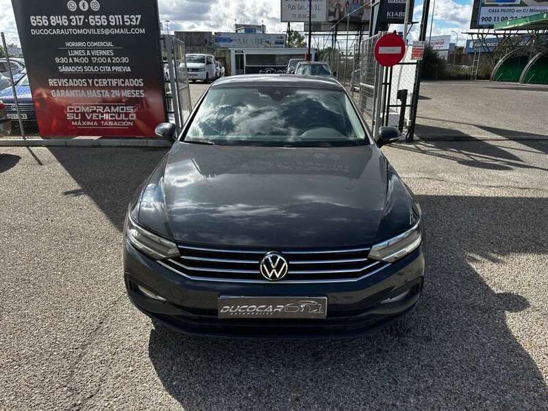 Usado VW Passat Business 120 CV (88 kW) 2021 Gris Berlina