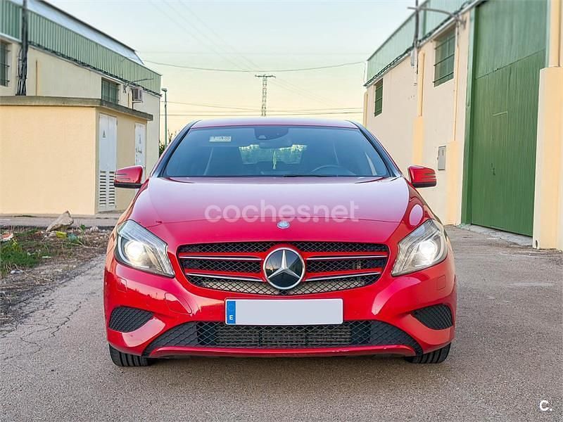 Usado Mercedes B180 109 CV (80 kW) 2013 Rojo Monovolumen