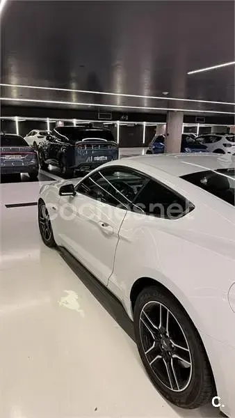 Usado Ford Mustang Fastback 291 CV (214 kW) 2021 Blanco Coupe