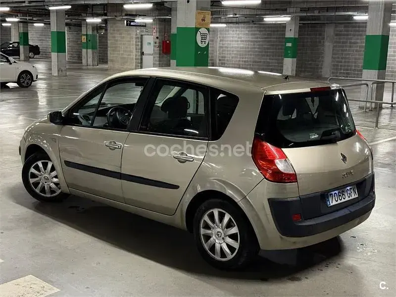 Usado Renault Scenic E-Tech 110 CV (80 kW) 2008 Beige Monovolumen