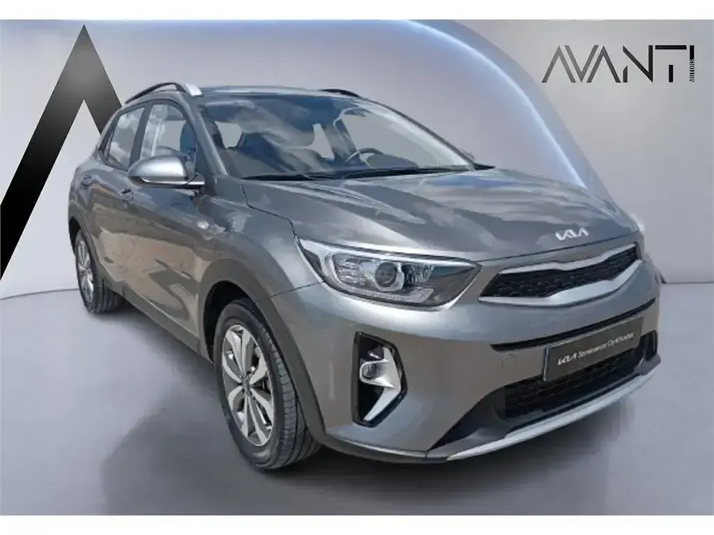 Usado Kia Stonic 100 CV (73 kW) 2025 Plateado SUV