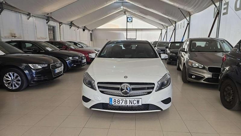Usado Mercedes A180 Edition 122 CV (89 kW) 2013 Blanco Utilitario