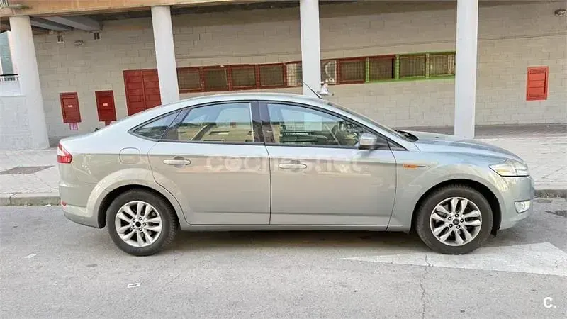Usado Ford Mondeo Titanium 140 CV (102 kW) 2009 Blanco Berlina