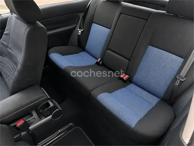 Usado VW Golf IV Highline 115 CV (84 kW) 2000 Gris / plata Berlina