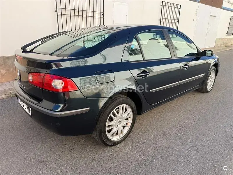 Usado Renault Laguna II Expression 120 CV (88 kW) 2006 Verde Berlina