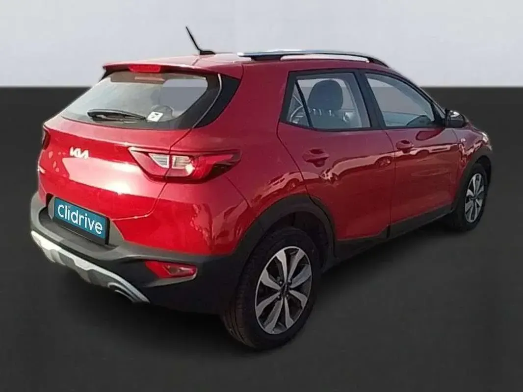Usado Kia Stonic 84 CV (61 kW) 2022 Rojo SUV