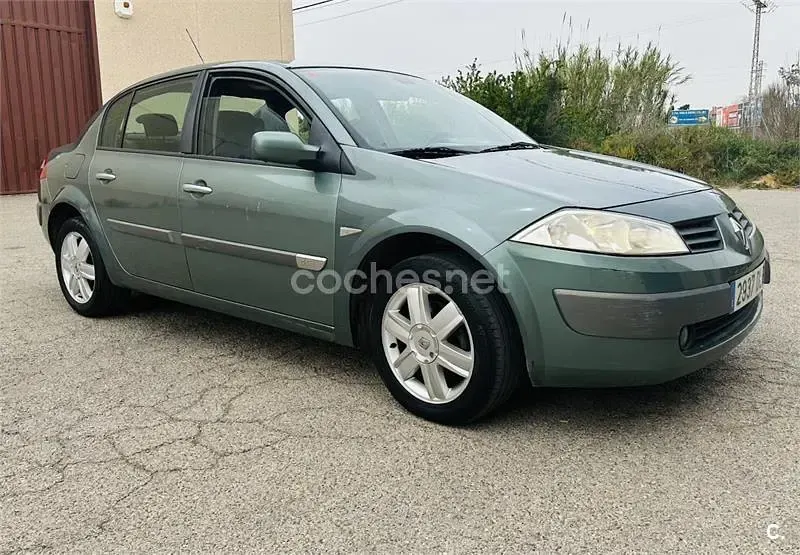 Usado Renault Mégane Expression 100 CV (73 kW) 2005 Verde Berlina