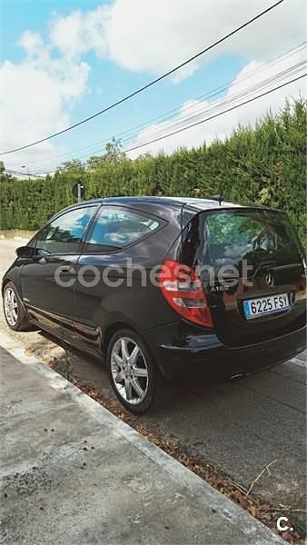 Usado Mercedes A180 Classic 109 CV (80 kW) 2007 Negro Monovolumen
