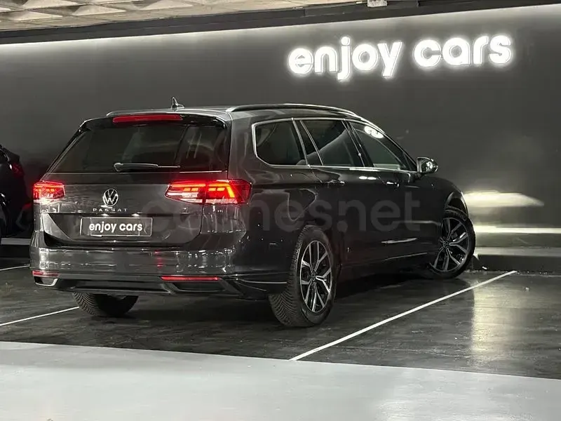 Begagnad VW Passat Executive 150 HK (110 kW) 2022 Grå Kombi
