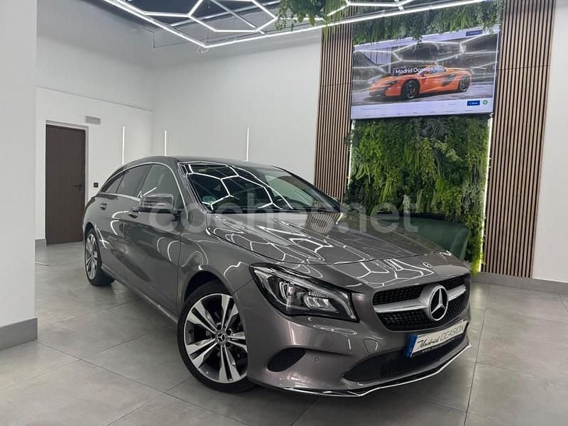 Gris / plata Usado 2018 Mercedes CLA200 Shooting Brake Familiar | 16.490 € (Precio justo) - Imagen 1/4