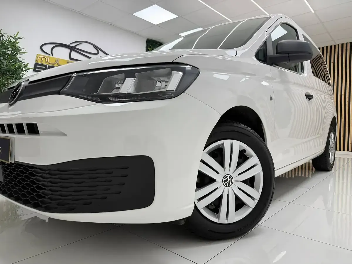 Usado VW Caddy 102 CV (75 kW) 2023 Blanco Monovolumen