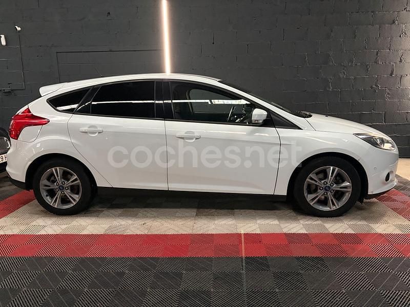Usado Ford Focus Trend 115 CV (84 kW) 2014 Blanco Berlina