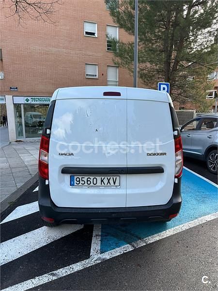 Usado Dacia Dokker Essentiel 102 CV (75 kW) 2019 Blanco Monovolumen