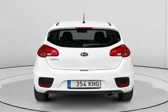 Usado Kia Ceed Plus 100 CV (73 kW) 2018 Blanco Utilitario