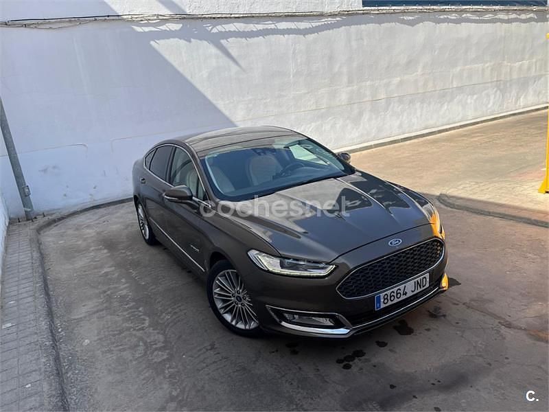 Usado Ford Mondeo Vignale 187 CV (137 kW) 2016 Beige Berlina
