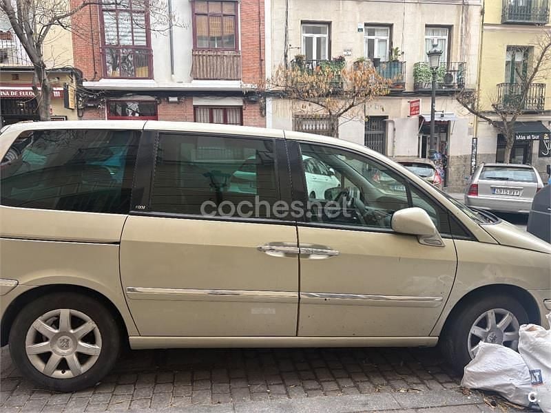 Usado Peugeot 807 Premium 136 CV (100 kW) 2010 Verde Monovolumen