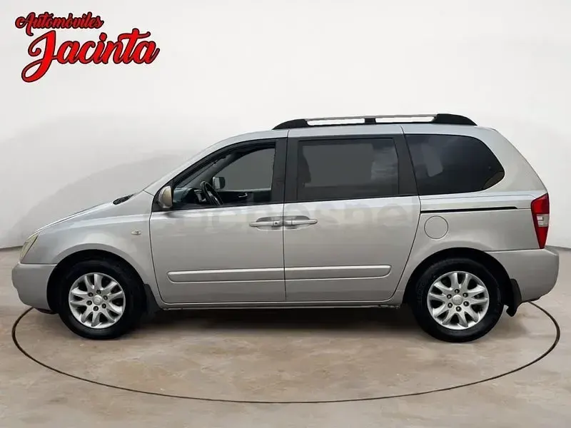 Usado Kia Carnival 185 CV (136 kW) 2008 Gris / plata Monovolumen