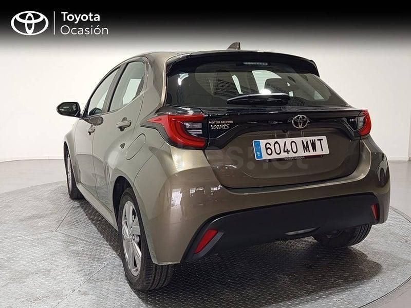 Usado Toyota Yaris Hybrid Active 116 CV (85 kW) 2024 Marrón Berlina