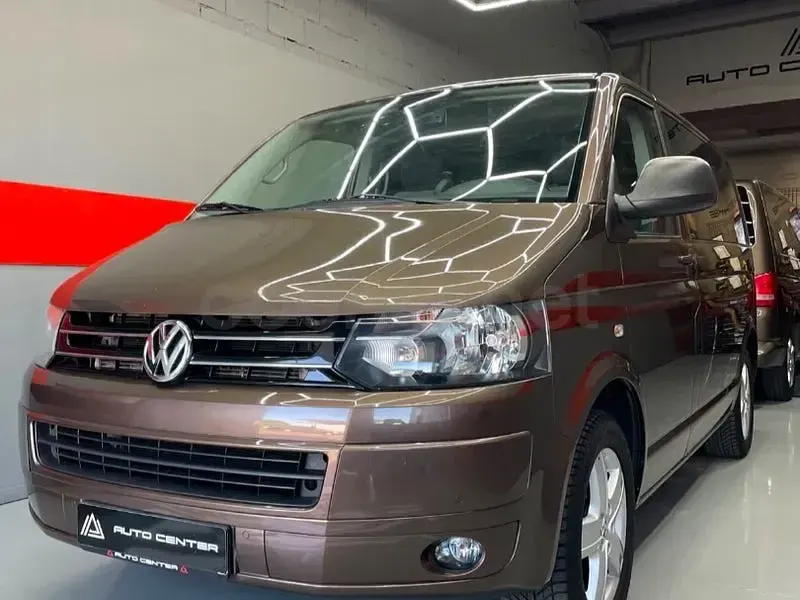 Usado VW Multivan Comfortline 140 CV (102 kW) 2011 Marrón Monovolumen