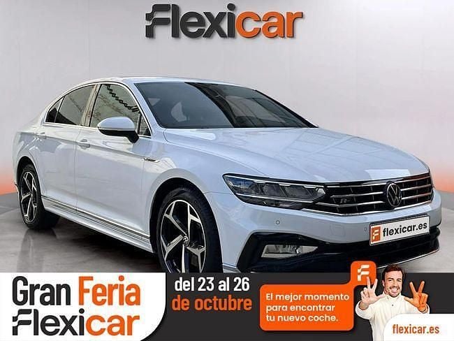 Blanco Usado 2021 VW Passat R-line Berlina | 26.490 € - Imagen 1/4