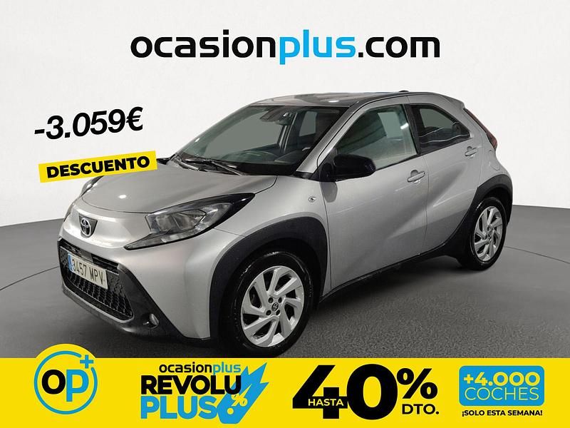 Usado Toyota Aygo X Play 72 CV (52 kW) 2024 Gris / plata SUV