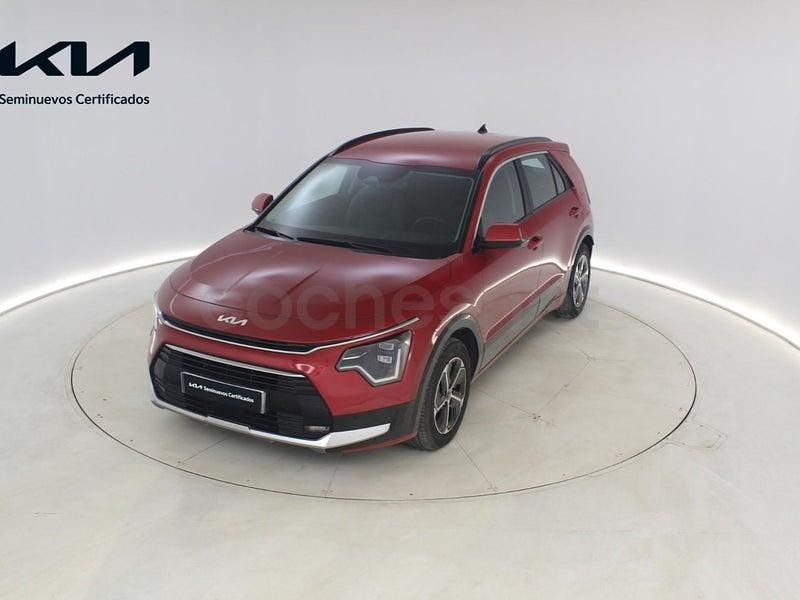 Usado Kia Niro 138 CV (101 kW) 2025 Granate SUV