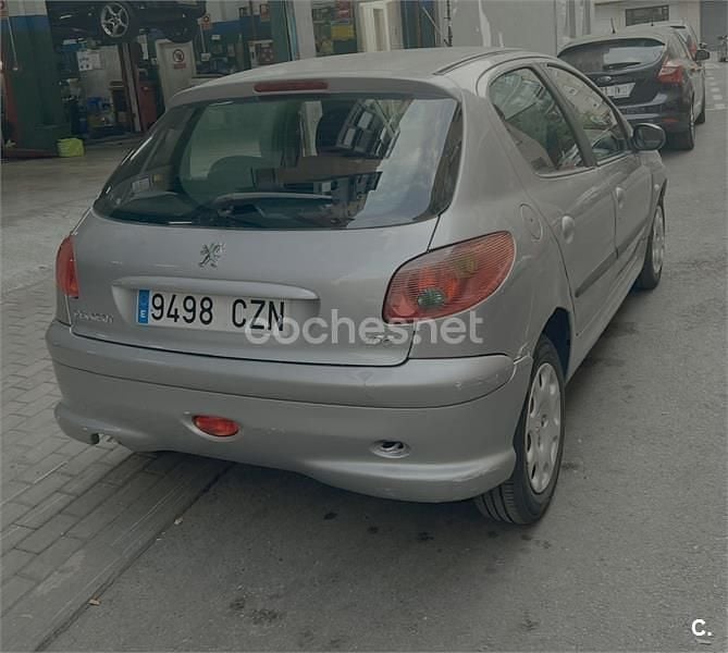 Gris / plata Usado 2004 Peugeot 206 Berlina | 1950 € (Buen precio) - Imagen 1/2