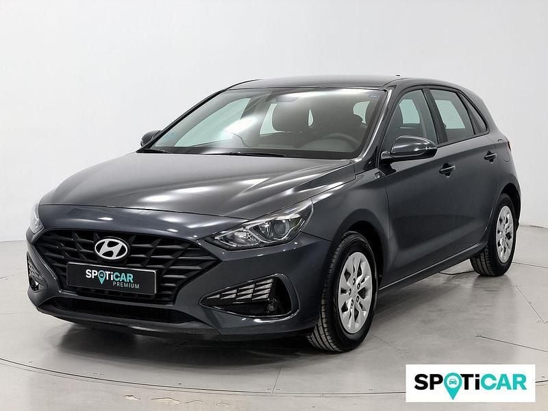 Usado Hyundai i30 110 CV (80 kW) 2022 Negro Utilitario