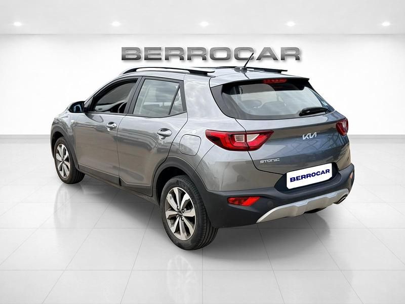 Usado Kia Stonic 84 CV (61 kW) 2023 Gris SUV