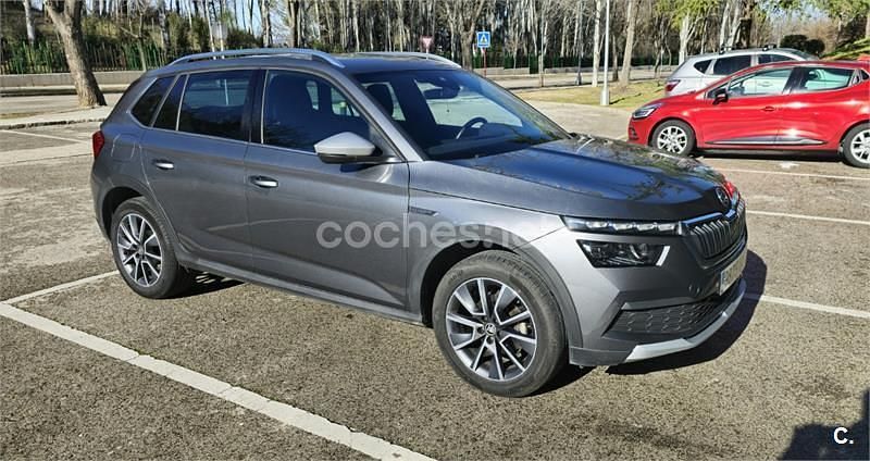 Usado Skoda Kamiq 110 CV (80 kW) 2022 Gris / plata SUV