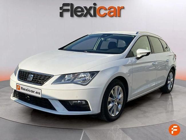 Usado Seat Leon Style 130 CV (95 kW) 2019 Blanco Berlina