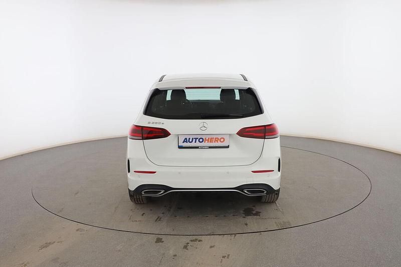 Usado Mercedes B250e AMG line 218 CV (160 kW) 2021 Blanco Monovolumen