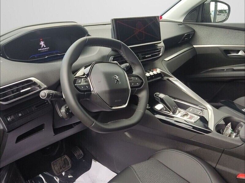Usado Peugeot 5008 Allure 136 CV (100 kW) 2024 Blanco Monovolumen