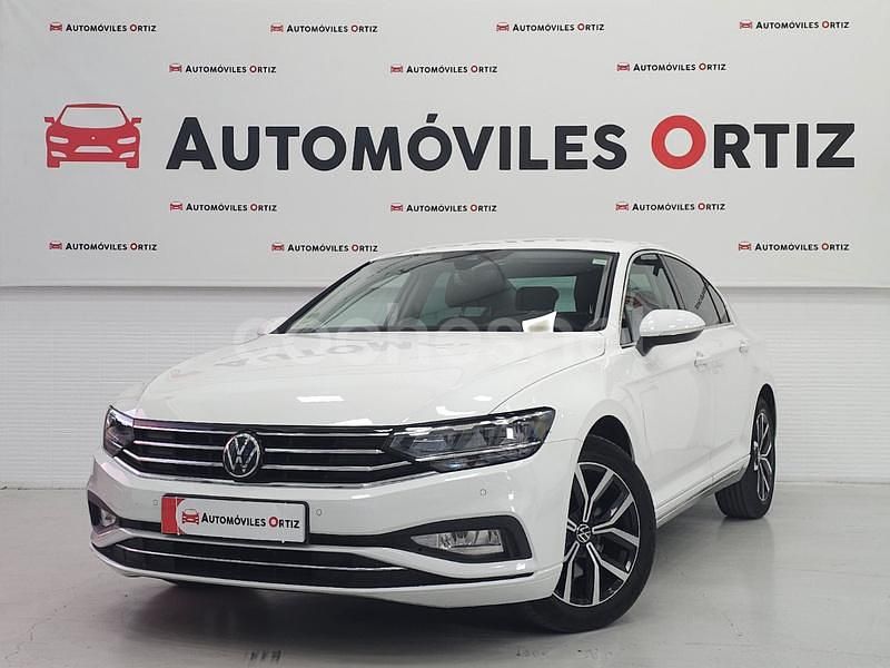 Blanco Usado 2021 VW Passat Executive Berlina | 17.990 € (Buen precio) - Imagen 1/4