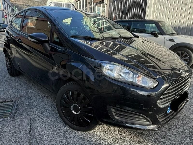Usado Ford Fiesta Trend 75 CV (55 kW) 2014 Negro Utilitario